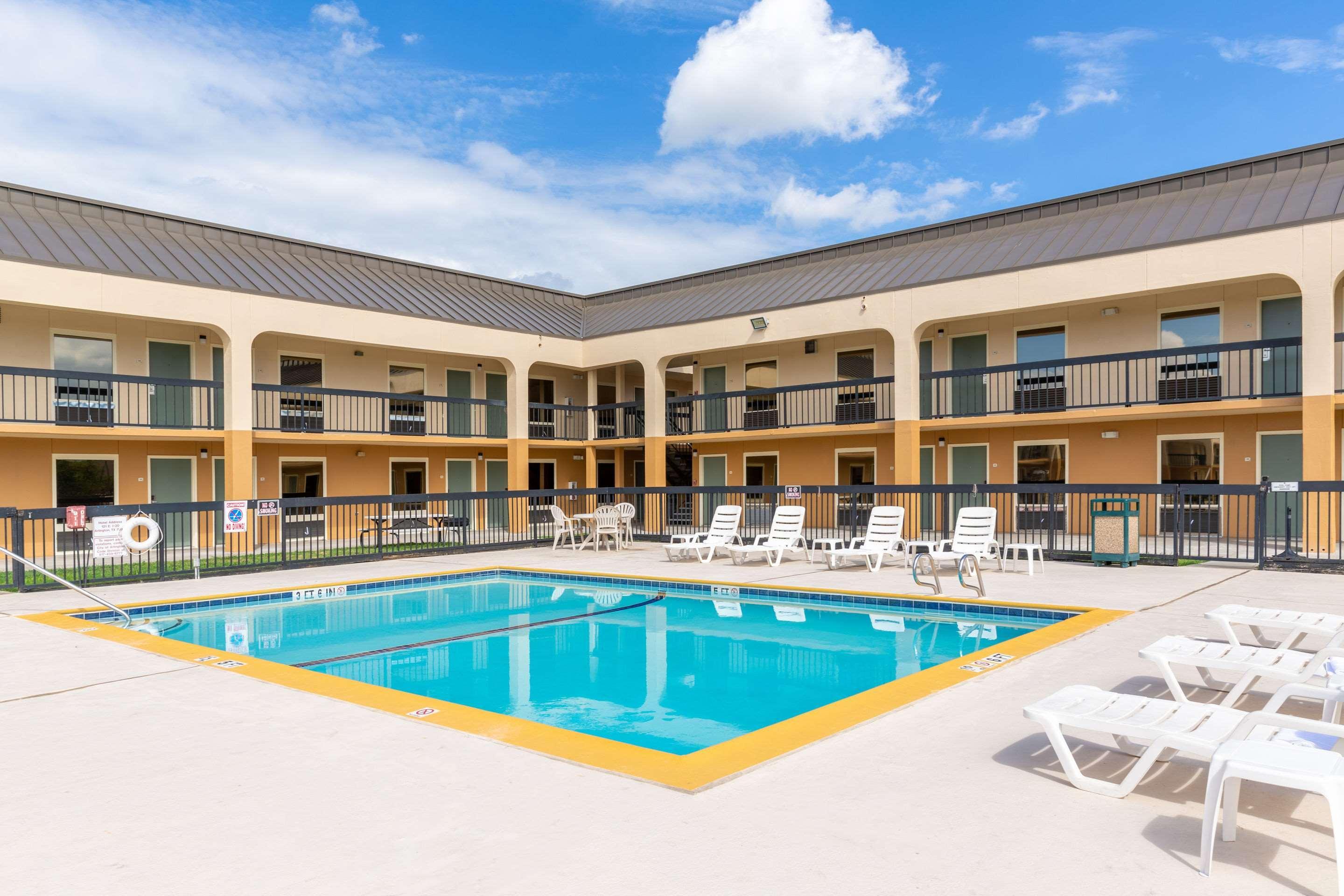 Quality Inn At Arlington Highlands Eksteriør bilde
