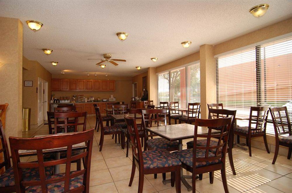 Quality Inn At Arlington Highlands Restaurant bilde